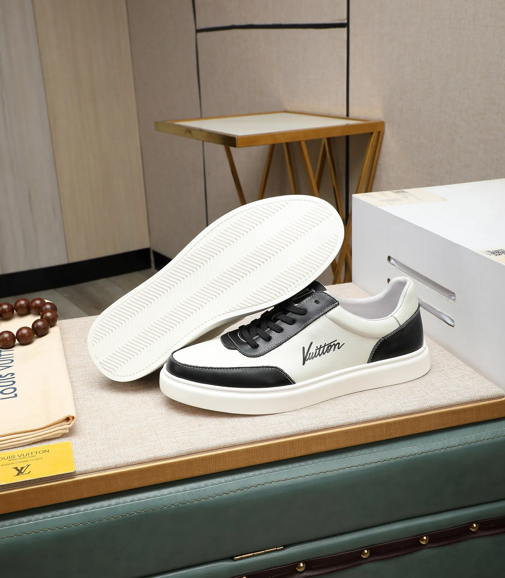 Men's shoes 💰440📛📛【LOUIS VUITTON】Louis Vuitton 2024 official website synchronized new products 👟Milan fashion catwalk style 🇰🇾🇰🇾LV family logo, celebrity style, a must-have for fashionistas ⚠️First-layer calfskin ➕Genuine leather lining ➕Official website original version special outsole 👞Number 38-44